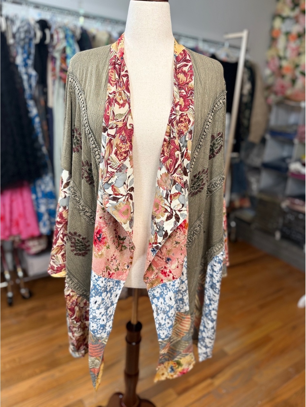 YOUNG THREADS Gravel Patchwork Embroidered Boho Kimono Shrug NWT Large